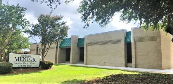 2401 Fairlane Dr, Montgomery, AL 36116